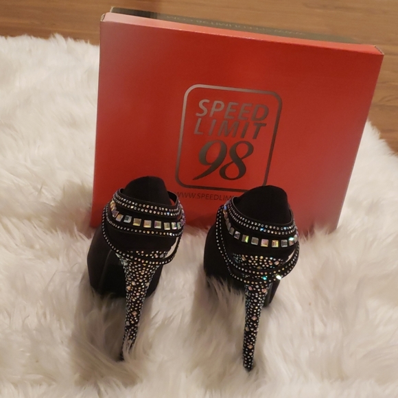 Heels - Picture 5 of 5